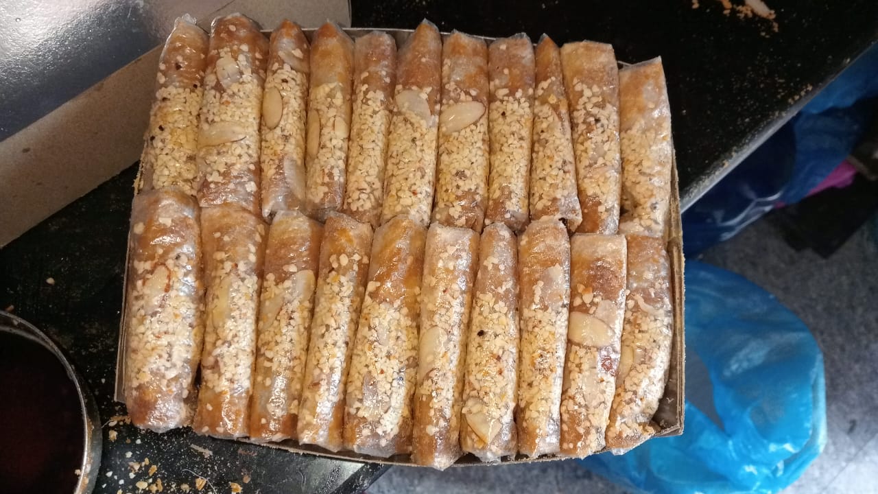 Atreyapuram jaggery Pootarekulu tray